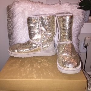 UGG Classic Short Sequin Boot in Silver, Size 7